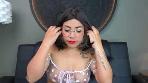 Snapshot of miss_vaiolette chatting on 28, 11, 2025 Vaiolette online show from 28, 11, 2025