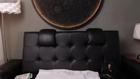 Snapshot of miss_vaiolette chatting on 5, 6, 2026 Vaiolette online show from 5, 6, 2026