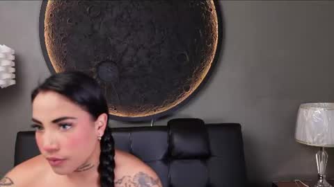 Snapshot of miss_vaiolette chatting on 1, 7, 2026 Vaiolette online show from 1, 7, 2026