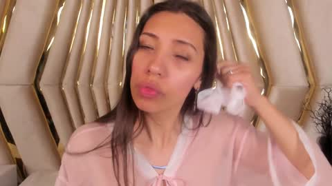 Snapshot of miss_veronicaa chatting on 2, 1, 2025 Veronica summer 7AM to 1500 PM hour GMT-5 online show from 2, 1, 2025