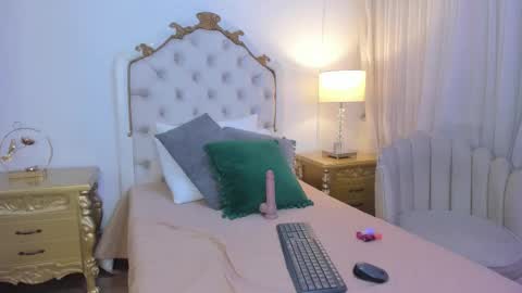 miss vivienne online show from 26, 11, 2025