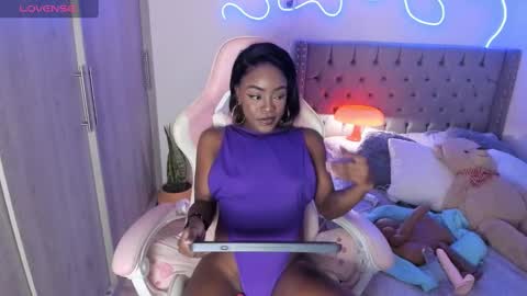 Tay Tay Independent Model   online show from 7, 2, 2025