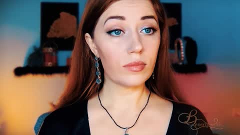 The divine Beverly online show from 22, 11, 2025