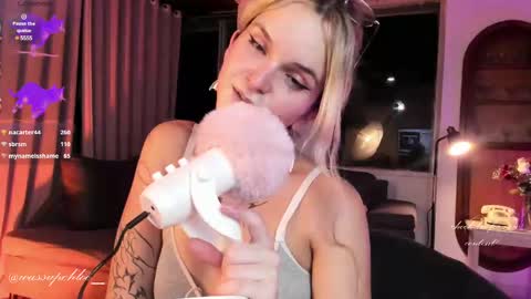 Chloe freelance model Please your thumbs up are important  online show from 18, 2, 2025