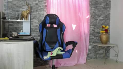 Snapshot of missdeborah20 chatting on 12, 11, 2025 missdeborah20 online show from 12, 11, 2025