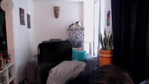 Emilie Diaz online show from 8, 4, 2026