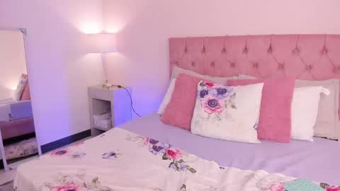 Melany Hiller online show from 8, 10, 2025