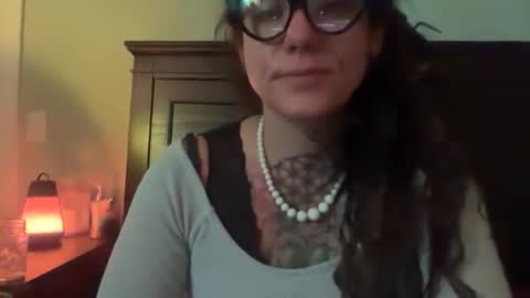 misshoneybadger333 online show from 21, 10, 2025