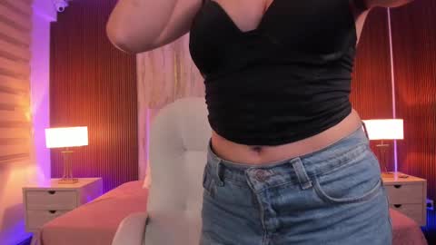Snapshot of missisabella1 chatting on 12, 2, 2025 Bella Castillo online show from 12, 2, 2025