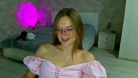 OneGoddess online show from 24, 9, 2025