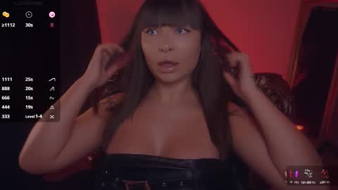 Snapshot of missmerciless chatting on 13, 10, 2025 LUXXANDRA online show from 13, 10, 2025