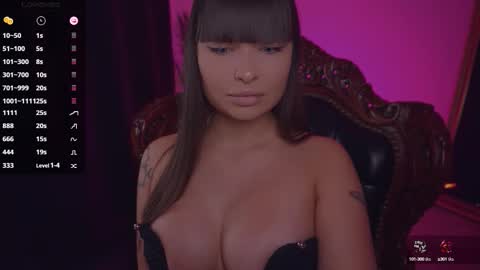 Snapshot of missmerciless chatting on 28, 10, 2025 LUXXANDRA online show from 28, 10, 2025