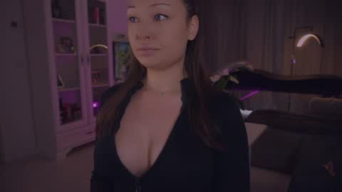 Snapshot of missmerciless chatting on 10, 6, 2026 LUXXANDRA online show from 10, 6, 2026