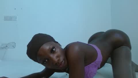Snapshot of missmisbehave_irl chatting on 6, 5, 2026 sexy online show from 6, 5, 2026