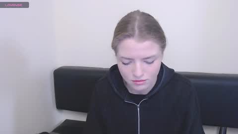 Snapshot of missoliviaa_ chatting on 9, 12, 2024 Olivia online show from 9, 12, 2024