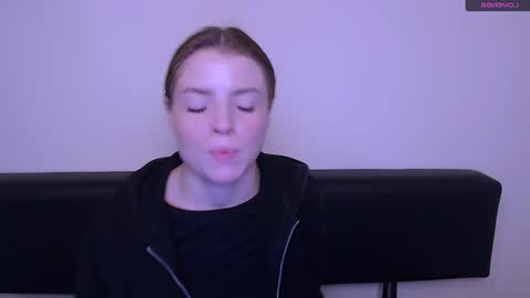 Snapshot of missoliviaa_ chatting on 27, 12, 2024 Olivia online show from 27, 12, 2024