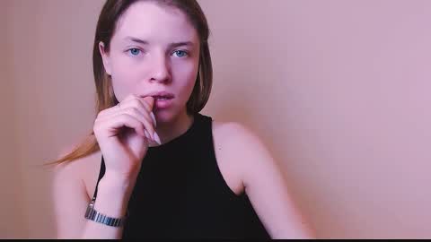 Snapshot of missoliviaa_ chatting on 7, 2, 2025 Olivia online show from 7, 2, 2025