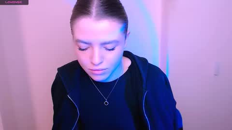 Snapshot of missoliviaa_ chatting on 18, 12, 2025 Olivia online show from 18, 12, 2025