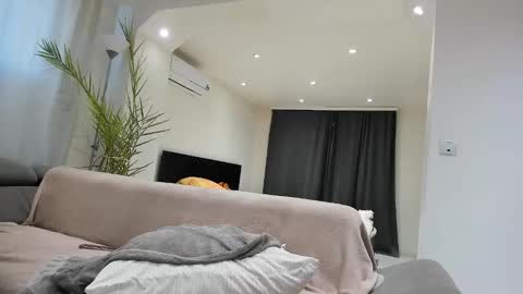 Jennifer  Johnny online show from 3, 3, 2026