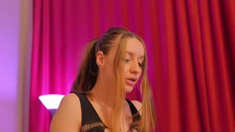 missqueenlust online show from 11, 3, 2025