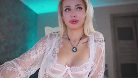 Snapshot of misstics_ chatting on 12, 10, 2025 Eva online show from 12, 10, 2025