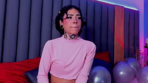 Snapshot of misstomie_ chatting on 4, 12, 2024 Tomiehelp me get to 100 thumbs up online show from 4, 12, 2024