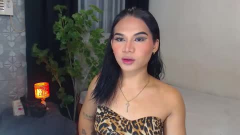 misstrishontop online show from 2, 12, 2024