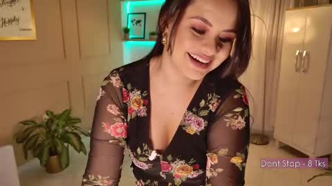 Snapshot of missvale_ chatting on 30, 9, 2025 Valentina online show from 30, 9, 2025