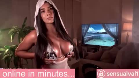 Snapshot of missvalery_1 chatting on 10, 10, 2025 OF online show from 10, 10, 2025