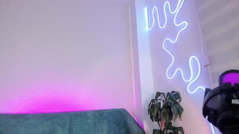 Pau OFmissweetpeach online show from 16, 9, 2025