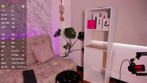 Pau OFmissweetpeach online show from 25, 5, 2026