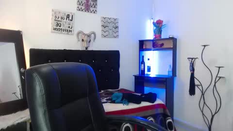 Snapshot of missy_eyess chatting on 23, 10, 2025 missy_eyess online show from 23, 10, 2025