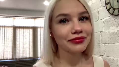 Snapshot of mist1k chatting on 27, 11, 2025 Stella online show from 27, 11, 2025