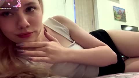 Snapshot of mist1k chatting on 14, 12, 2025 Stella online show from 14, 12, 2025