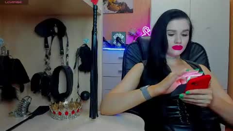 Snapshot of mistress_kristi chatting on 25, 6, 2026 Mistress Kristi online show from 25, 6, 2026