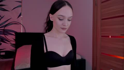 Snapshot of mistress_mialibra chatting on 4, 12, 2024 Mistress Mia online show from 4, 12, 2024