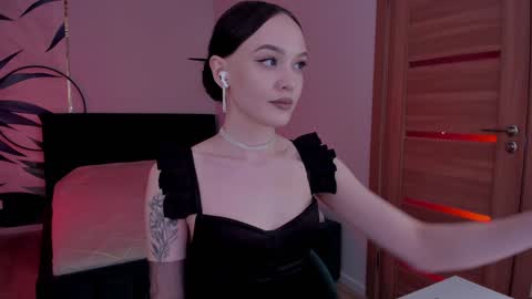 Snapshot of mistress_mialibra chatting on 25, 12, 2024 Mistress Mia online show from 25, 12, 2024