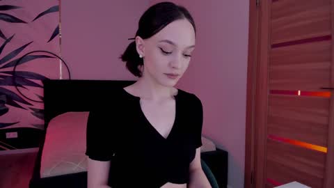Snapshot of mistress_mialibra chatting on 2, 2, 2025 Mistress Mia online show from 2, 2, 2025