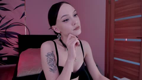 Snapshot of mistress_mialibra chatting on 4, 2, 2025 Mistress Mia online show from 4, 2, 2025