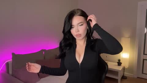 Snapshot of mistress_of_hearts chatting on 3, 12, 2025 Mia online show from 3, 12, 2025