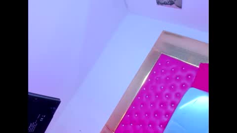 NAHOMY  online show from 6, 2, 2026