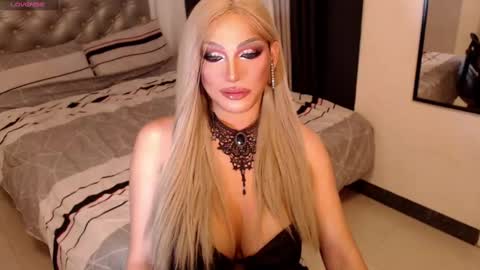 Snapshot of mistressemeraldxx chatting on 3, 3, 2025 Ms Ems online show from 3, 3, 2025