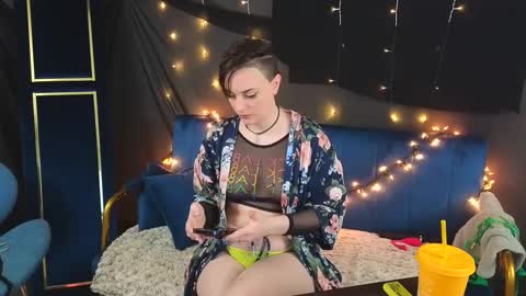 Snapshot of mistressquynnxo chatting on 7, 10, 2025 Mistress Quynn online show from 7, 10, 2025