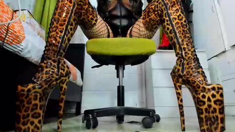 Tiffany online show from 21, 12, 2025