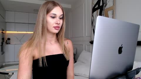mistressuniverse online show from 13, 5, 2026
