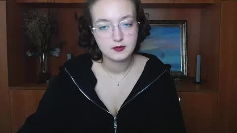 Snapshot of mistyrosee chatting on 12, 10, 2025 Aria online show from 12, 10, 2025