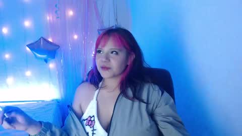 Snapshot of mixie_cute chatting on 12, 12, 2024 mixie_cute online show from 12, 12, 2024
