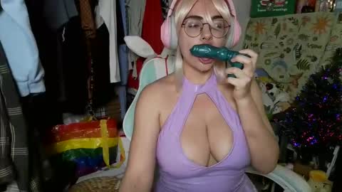 Snapshot of mochi_rainbow chatting on 31, 12, 2024 The Mochi Rainbow Variety Show online show from 31, 12, 2024