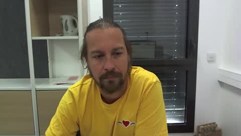 Snapshot of moi9876543210 chatting on 12, 9, 2025 Julien online show from 12, 9, 2025