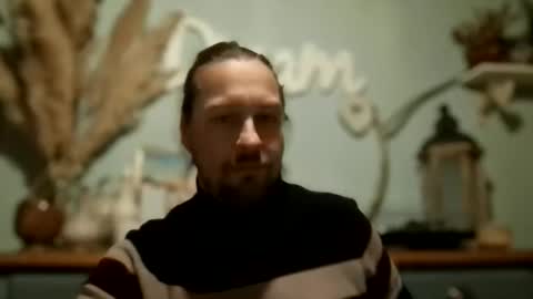 Snapshot of moi9876543210 chatting on 5, 1, 2026 Julien online show from 5, 1, 2026